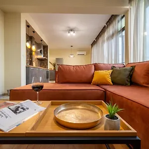 https://three-lilies-apartments.plovdiv-hotels.com