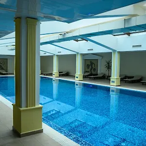 4* Отель Parklands & Pool