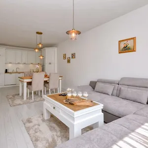 https://apartment-grand-karavel-centre.varna-hotels.com